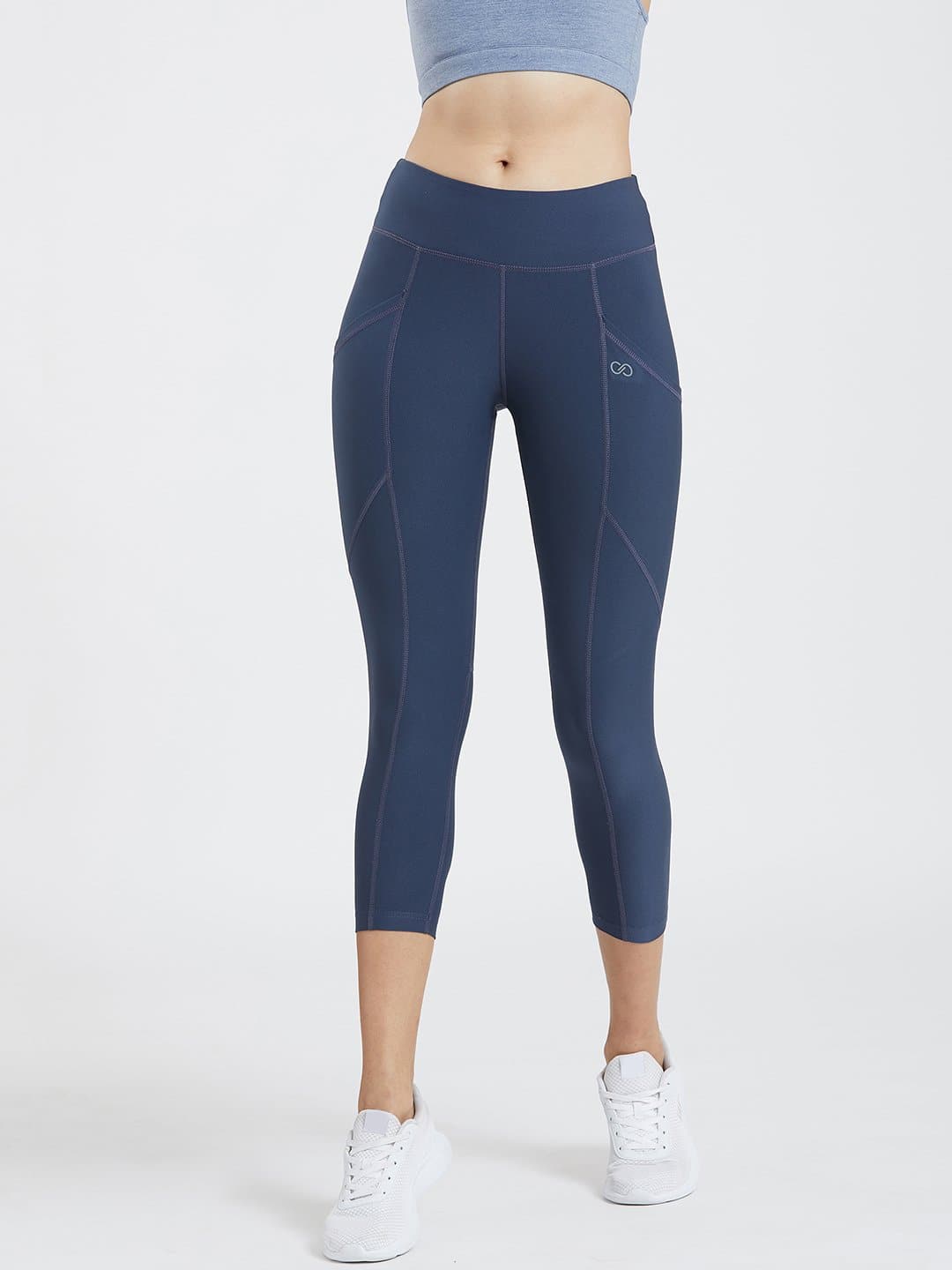 Nike Universa Women's Medium-Support High-Waisted Cropped Leggings with  Pockets. Nike.com